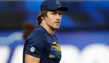 Chargers add surprising coach to staff to work closely with Mike McDaniel and Justin Herbert