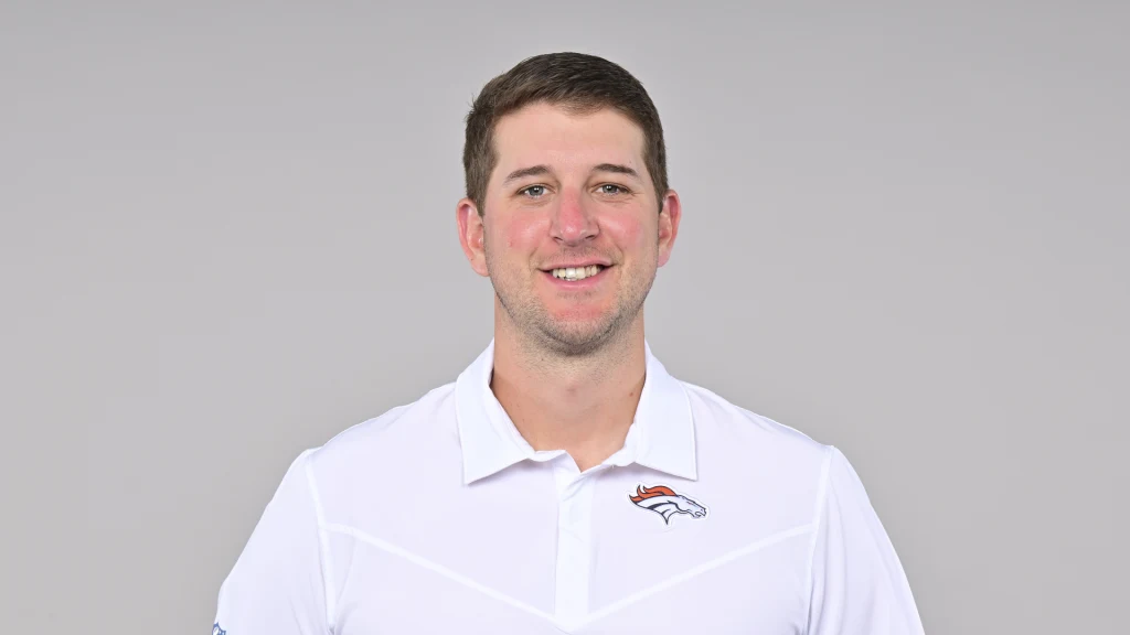 Broncos name former Raider Kilgore new QBs coach