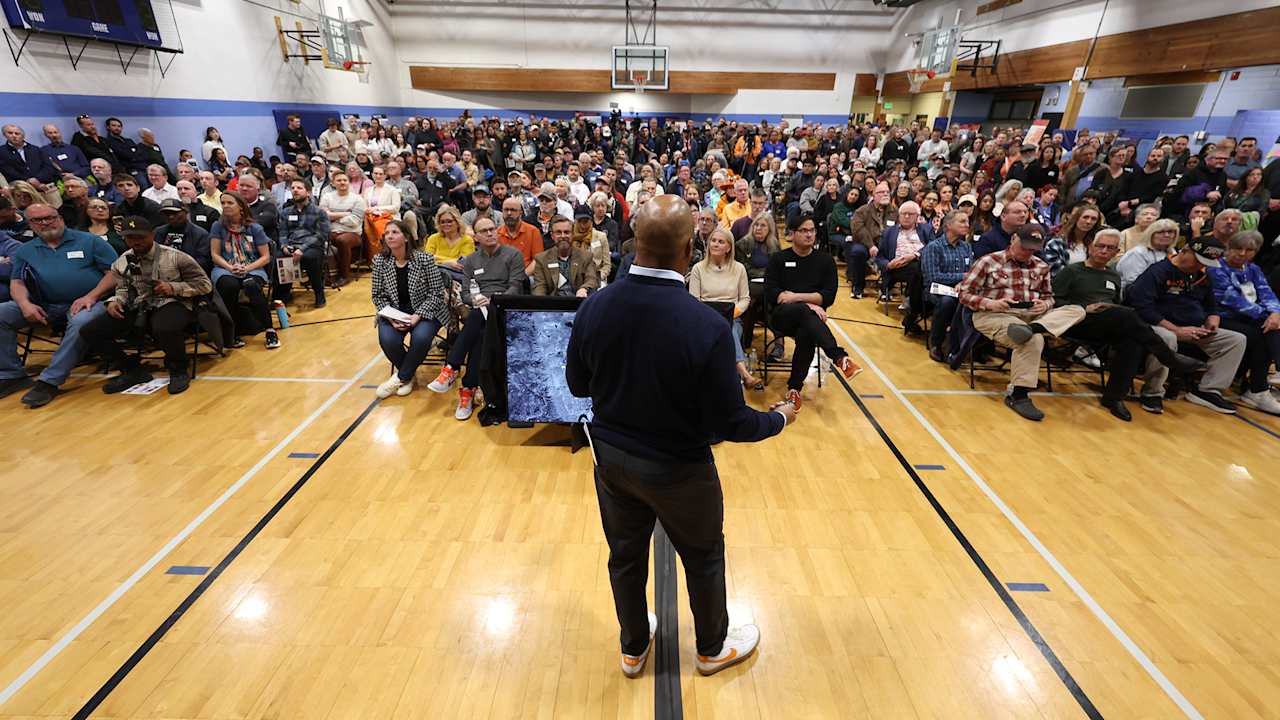 Broncos connect with residents at Burnham Yard Community Information Meeting, gather key feedback on area plan