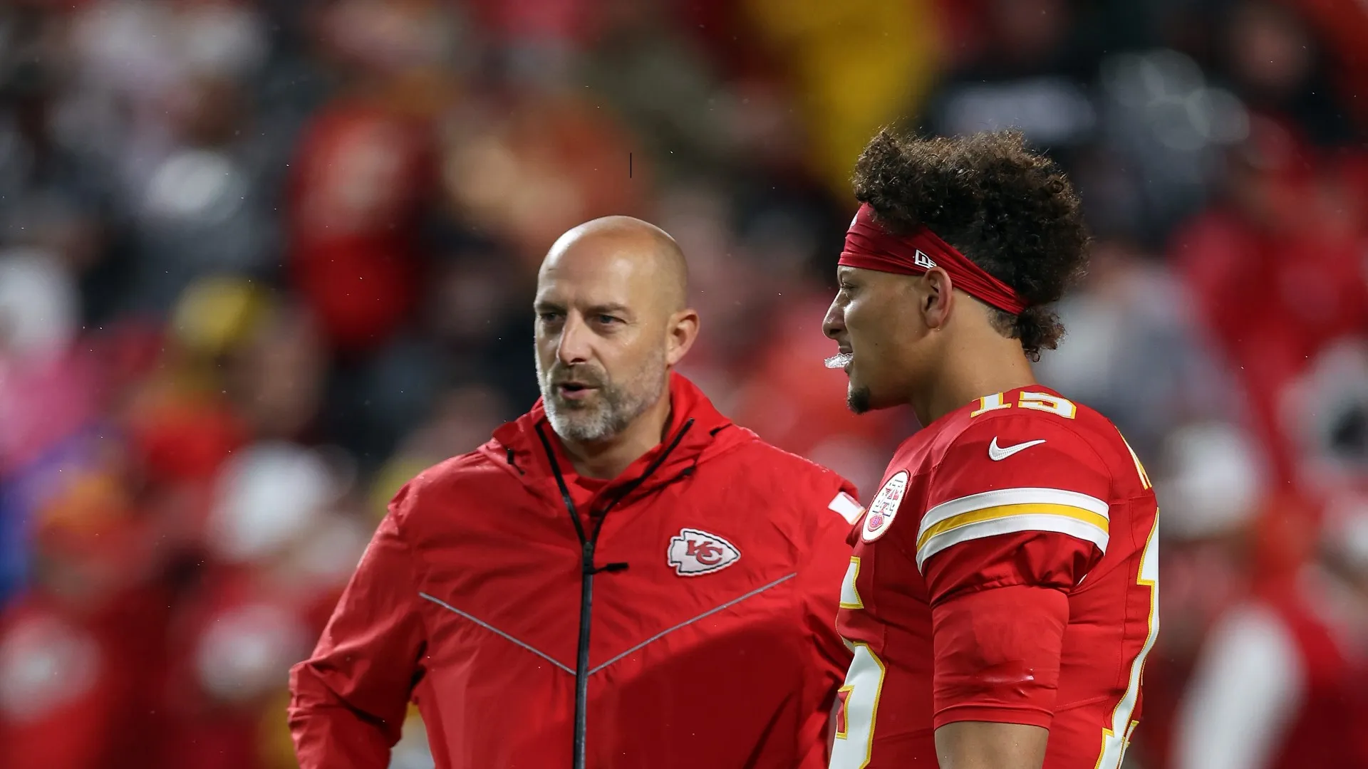 Patrick Mahomes talks with offensive coordinator Matt Nag on November 04, 2024 in Kansas City. (Jamie Squire/Getty Images)