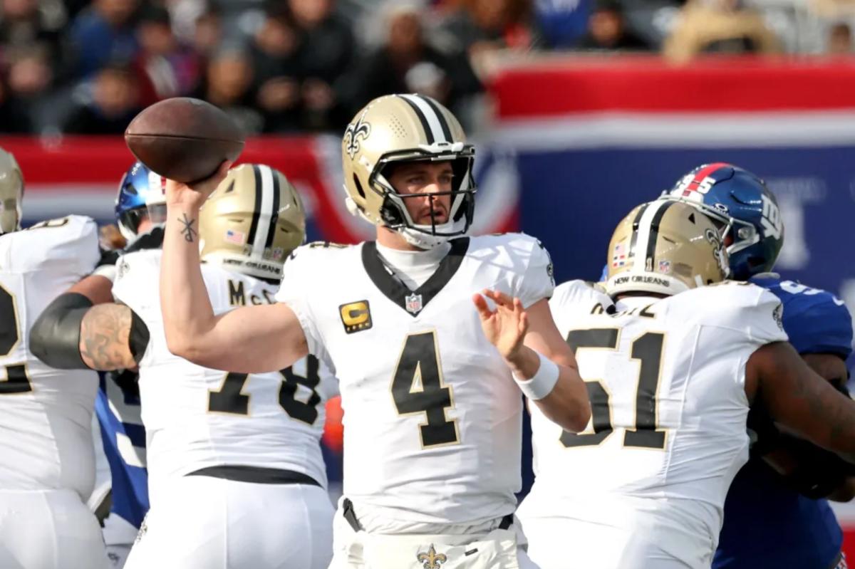 Derek Carr could come out of NFL retirement in 2026 QB shakeup