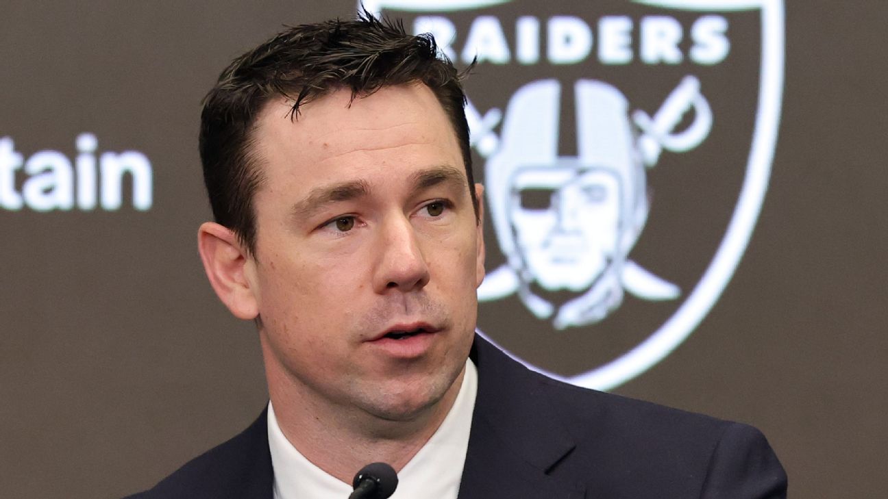 Klint Kubiak, Mark Davis want Maxx Crosby to remain with Raiders
