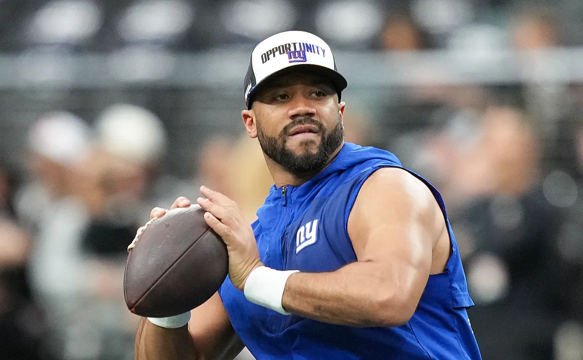 Russell Wilson chooses the best quarterback of all time between Patrick Mahomes and Tom Brady