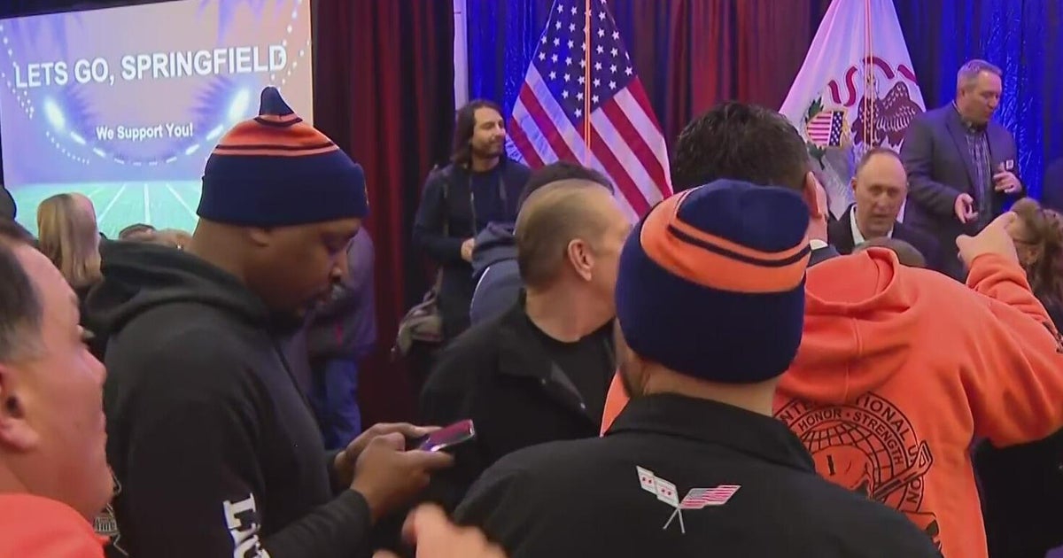 Arlington Heights leaders, Bears fans attend rally urging lawmakers in Springfield to keep team in Illinois