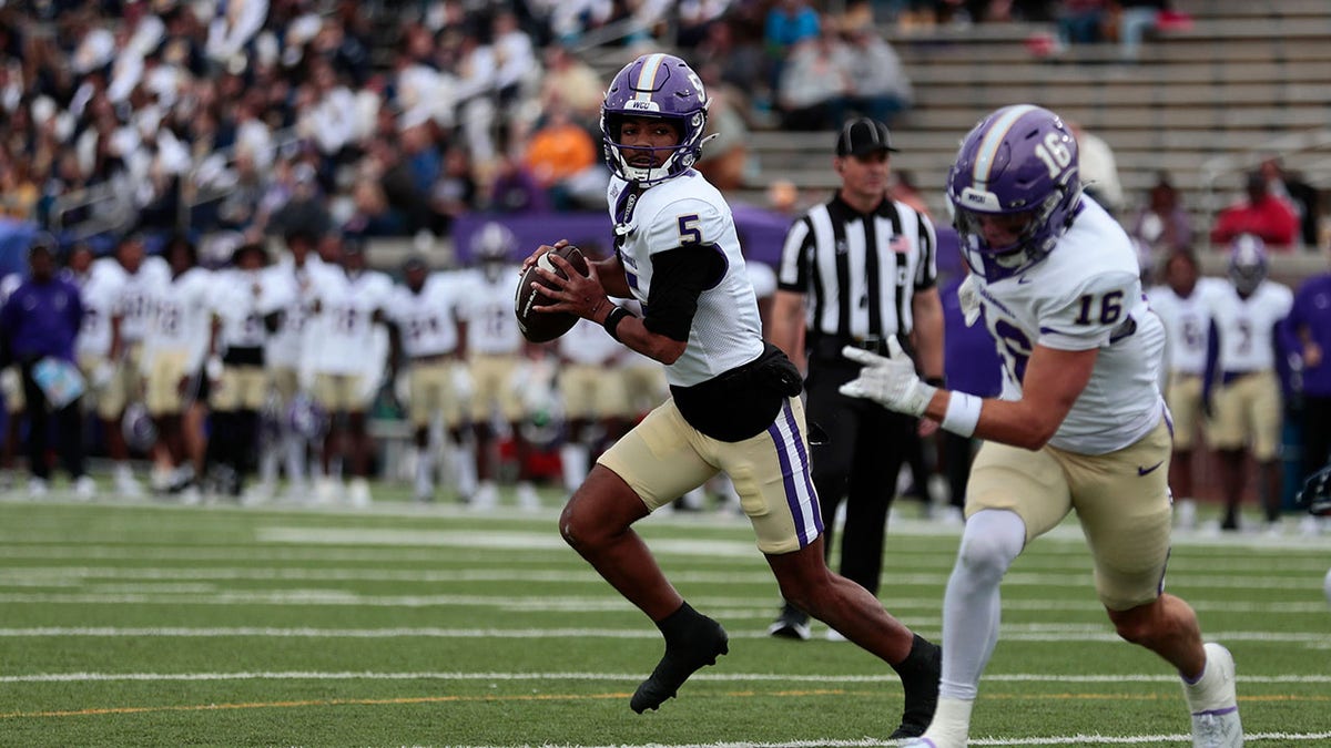 Taron Dickens runs on field