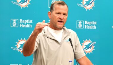 Dolphins retain Joe Barry, Austin Clark on coaching staff