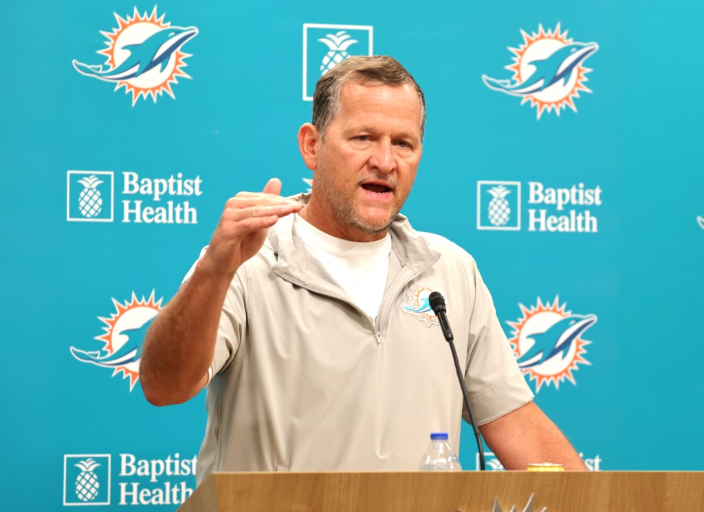 Dolphins retain Joe Barry, Austin Clark on coaching staff