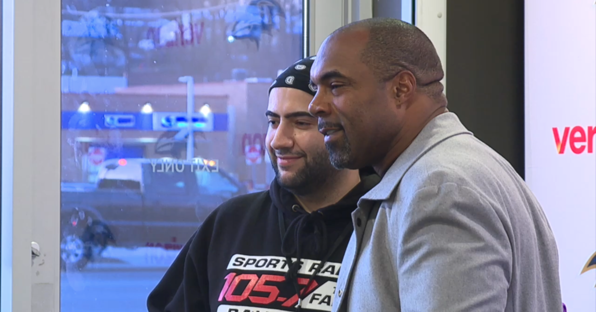 President Trump pardons Baltimore Ravens Ring of Honor member