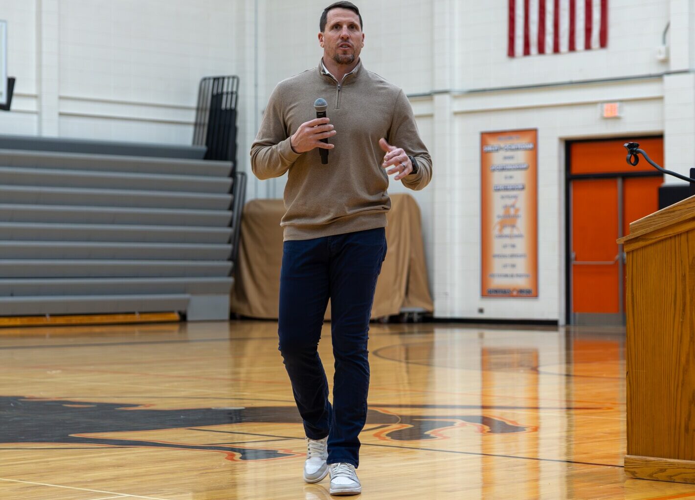 Former Vikings linebacker Chad Greenway speaks in Sibley - The Globe
