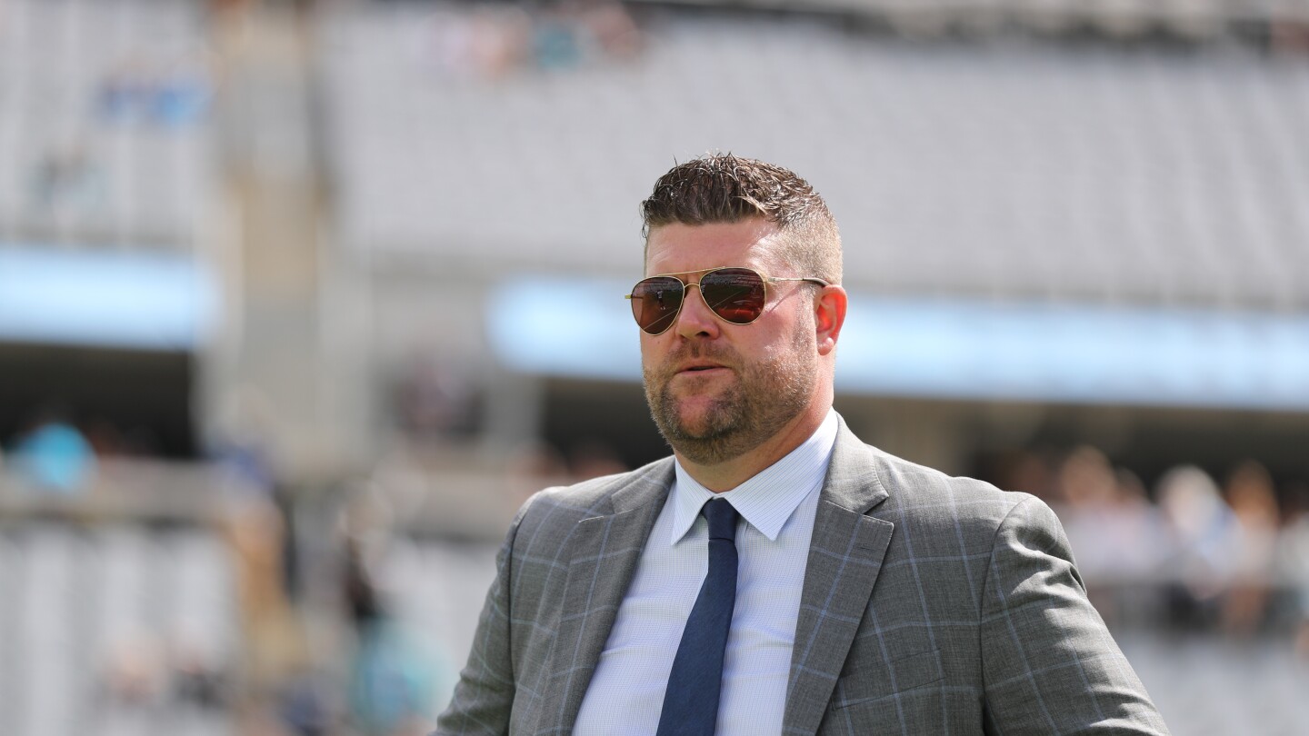 Dolphins add former Titans GM Jon Robinson to front office