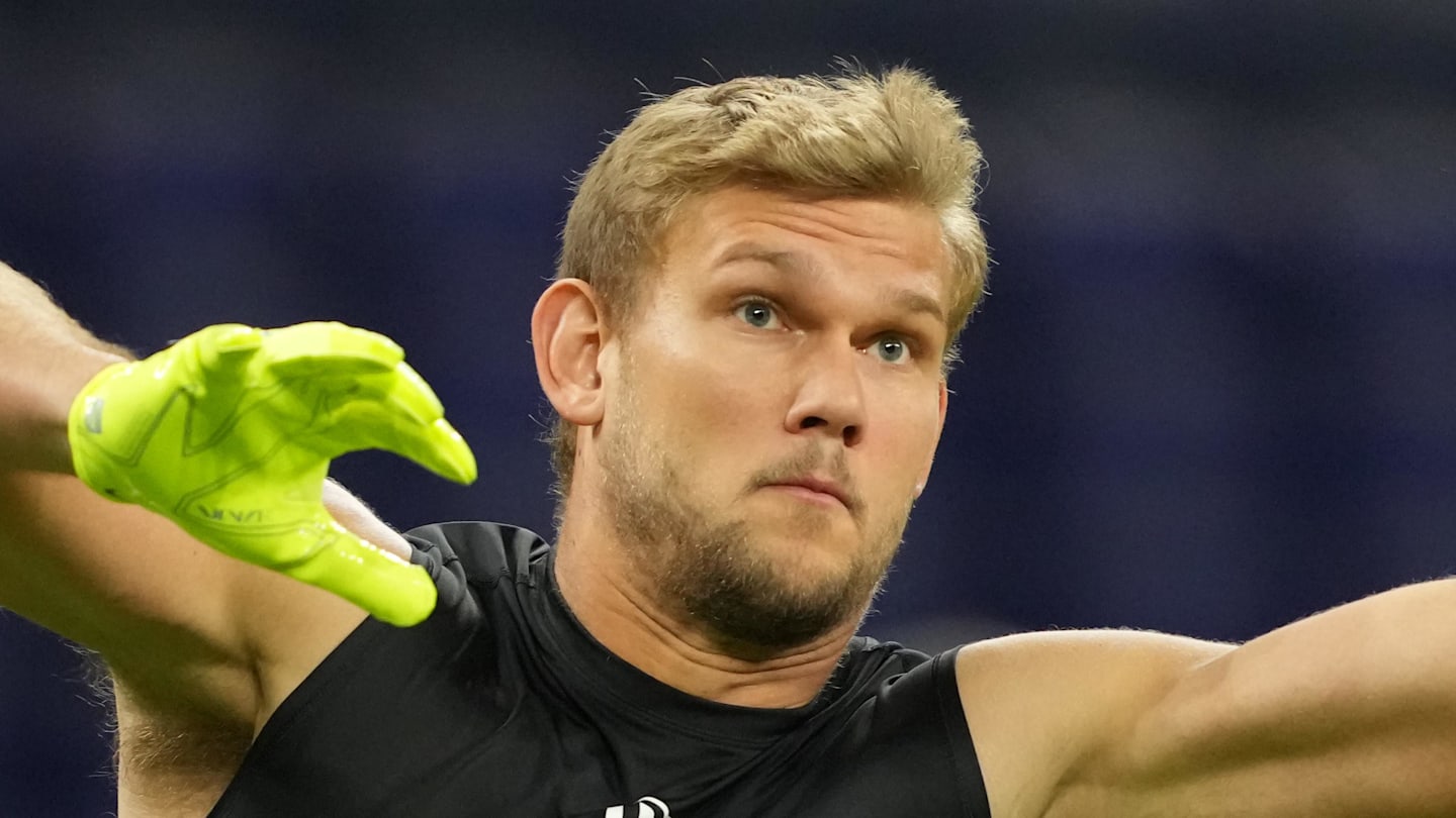 Stanford tight end  Sam Roush