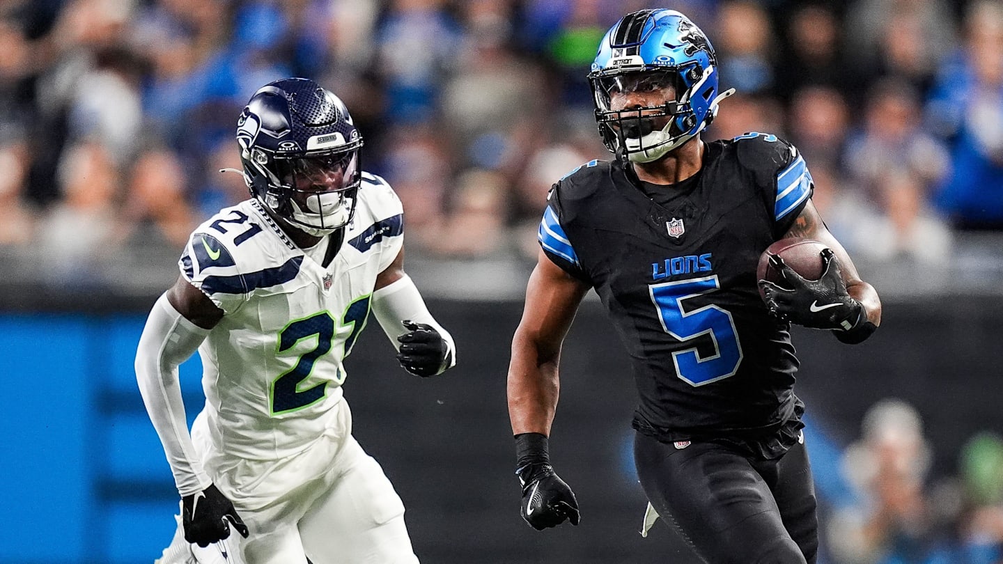 Sep 30, 2024; Detroit, MI, USA; Detroit Lions running back David Montgomery (5) runs against Seattle Seahawks cornerback Devon Witherspoon (21) during the first half at Ford Field in Detroit on Monday, Sept. 30, 2024.
