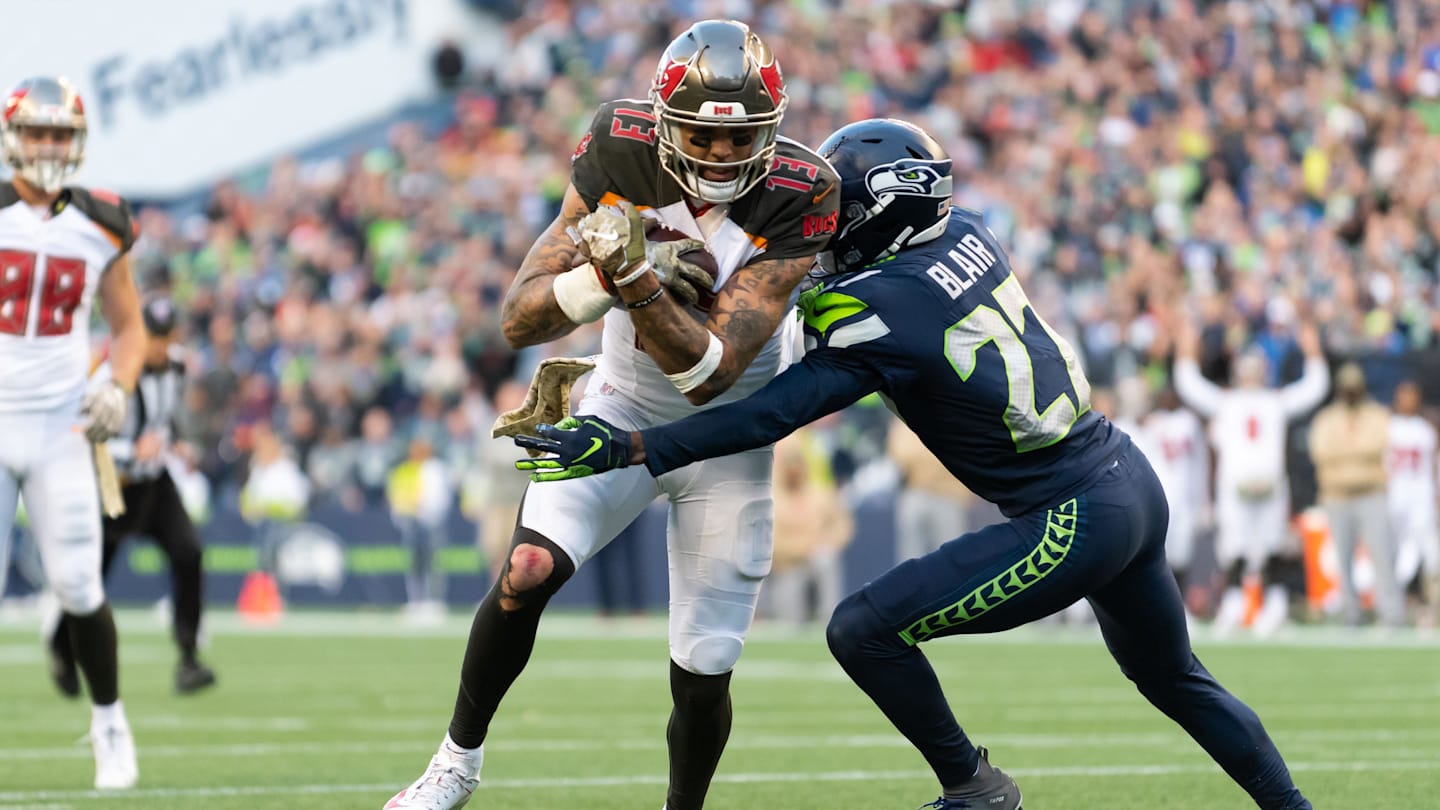 Pros and Cons of Seahawks Adding Buccaneers' Mike Evans as Free Agent