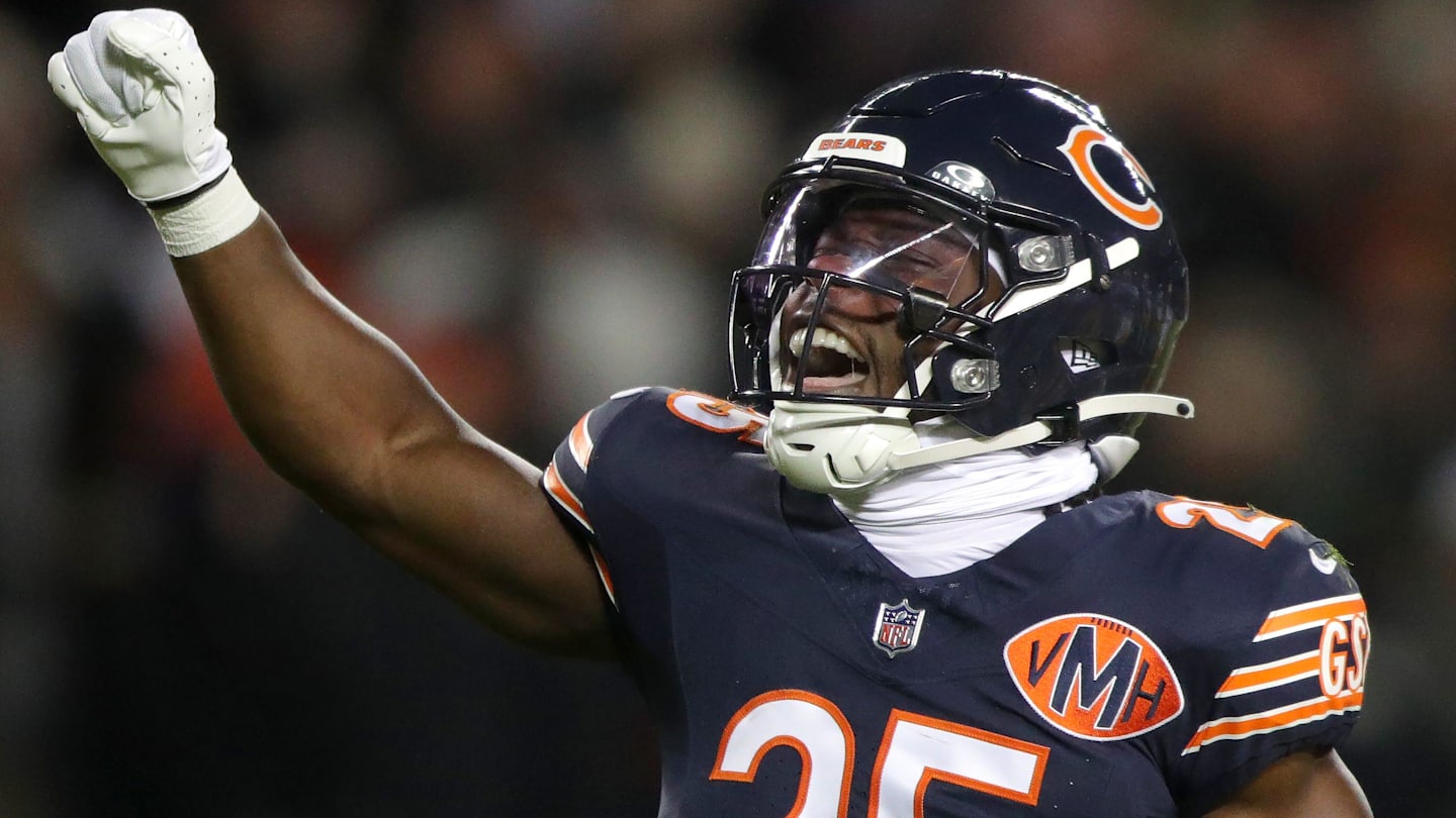Chicago Bears running back Kyle Monangai (25) against the Green Bay Packers during their wild-card playoff football game Saturday, January 10, 2026, at Soldier Field in Chicago, Illinois. The Bears defeated the Packers 31-27.