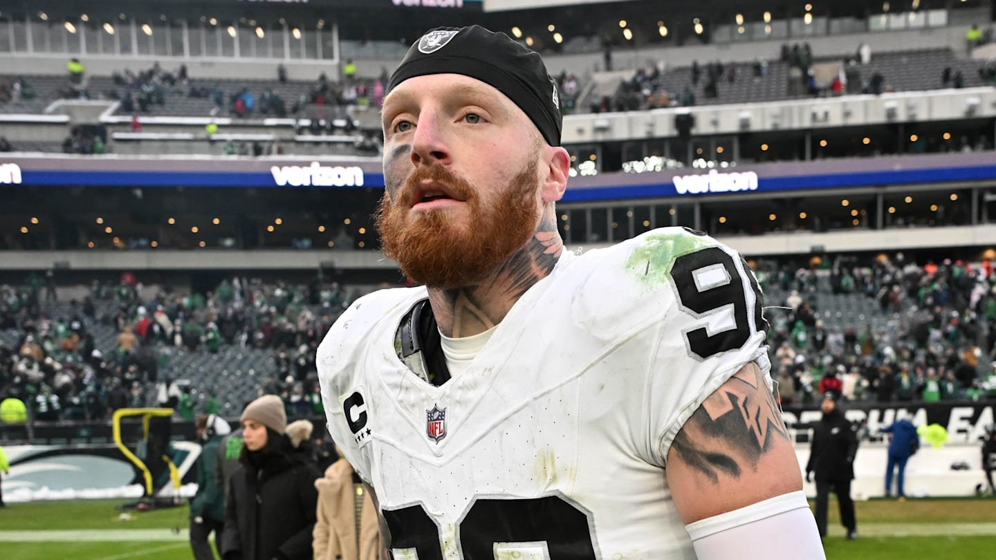 Maxx Crosby Trade Proposal Sends Bears' DJ Moore, Picks to Raiders