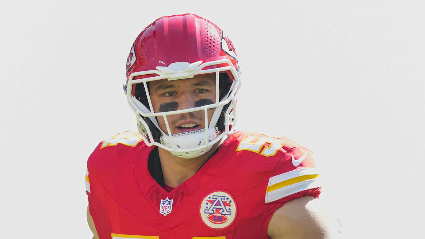 Kansas City Chiefs linebacker Leo Chenal takes the field prior to a game against the Baltimore Ravens
