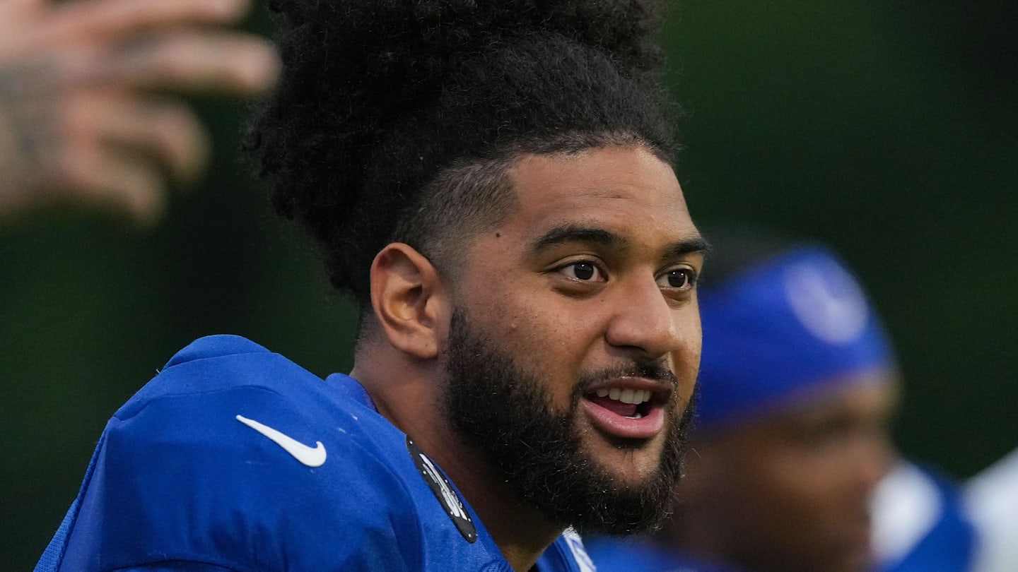 Indianapolis Colts defensive end JT Tuimoloau warms up