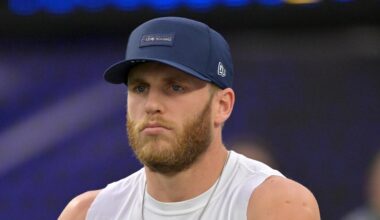 Seattle Seahawks wide receiver Cooper Kupp warms up