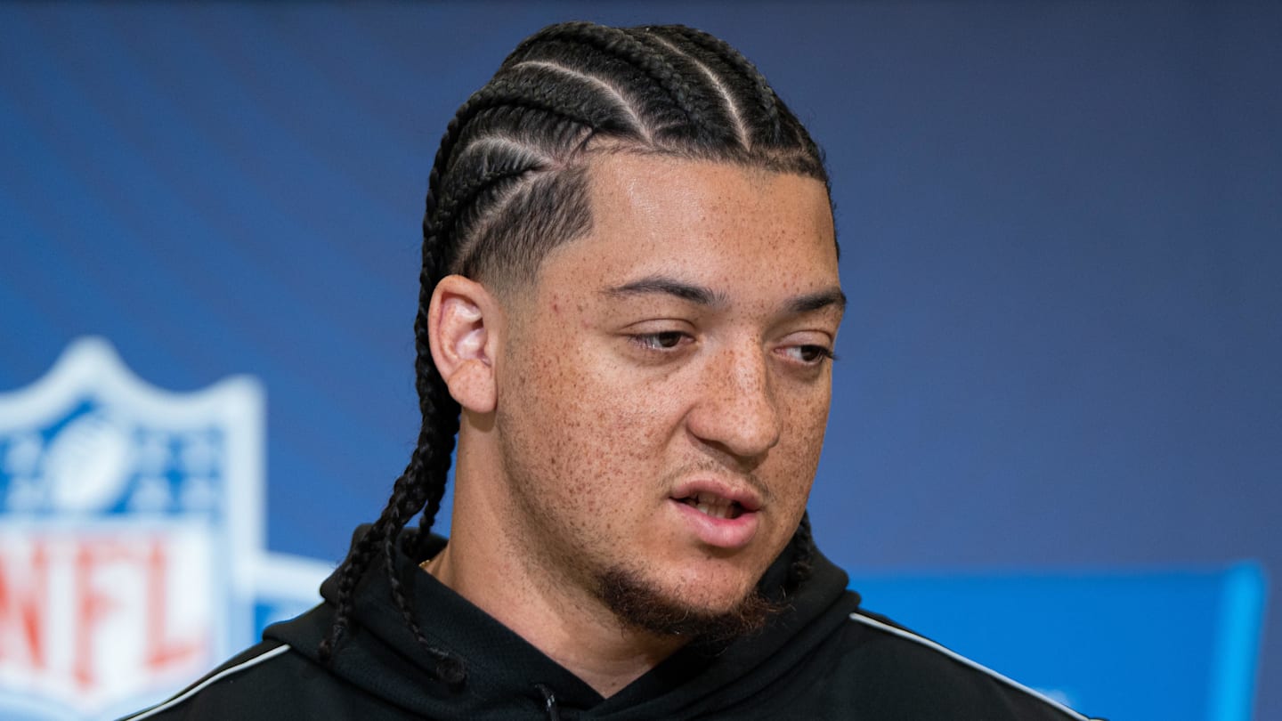 Memphis offensive lineman Travis Burke