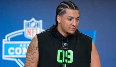 Memphis offensive lineman Travis Burke