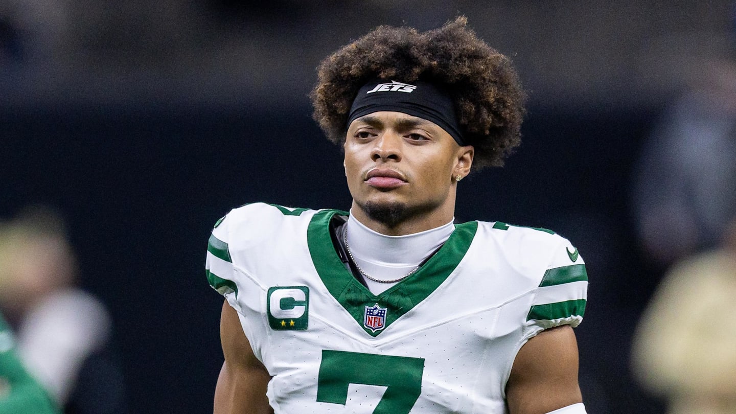 New York Jets quarterback Justin Fields (7)