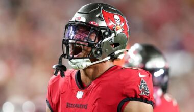 Former Buccaneers First Round Pick Signs With Eagles