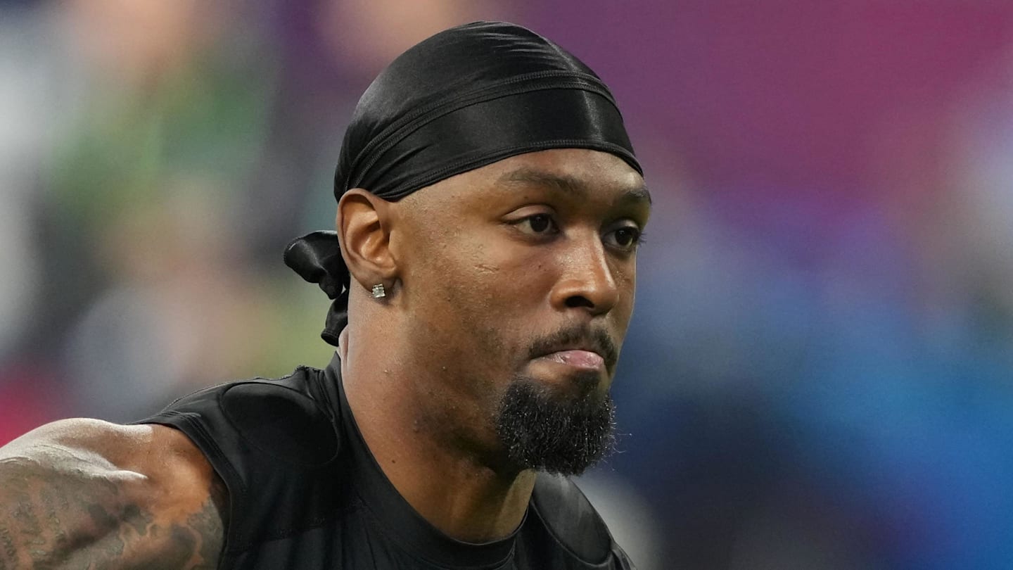 Washington Commanders cornerback Trey Amos