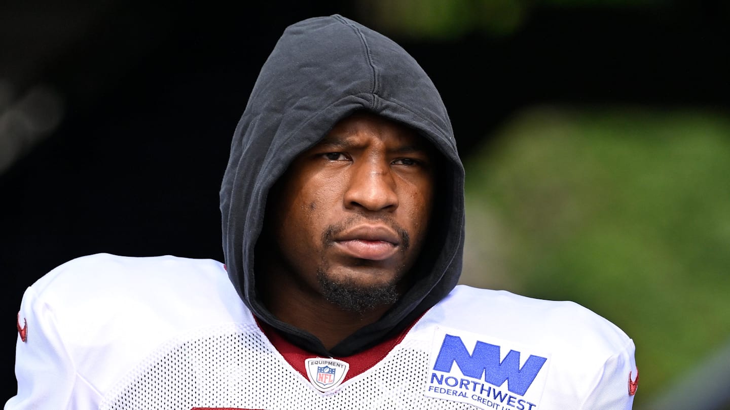 Washington Commanders defensive end Dorance Armstrong Jr.