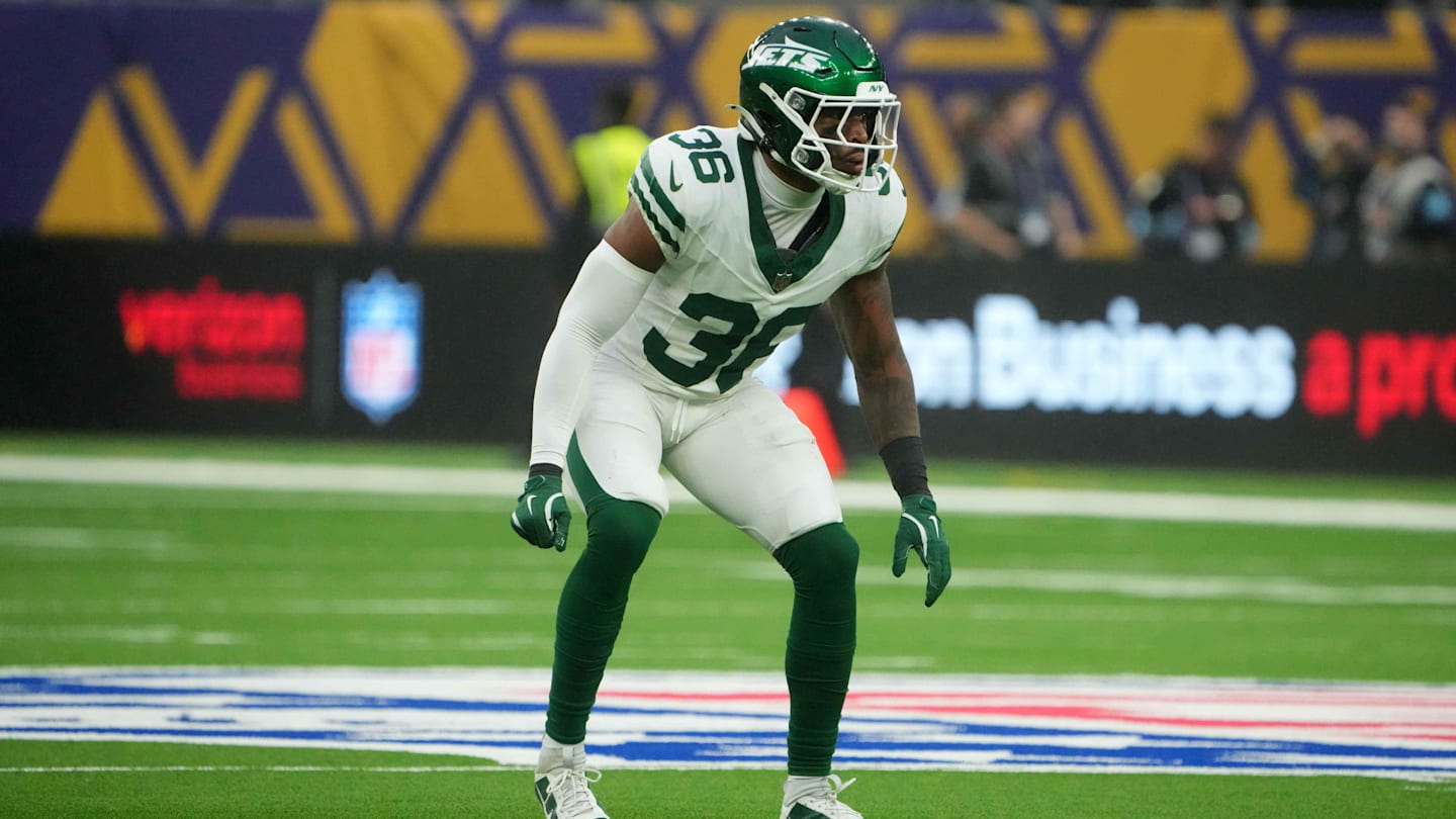New York Jets safety Chuck Clark (36) against the Minnesota Vikings in the second half at Tottenham Hotspur Stadium.