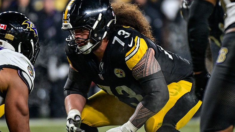 Pittsburgh Steelers LG Isaac Seumalo