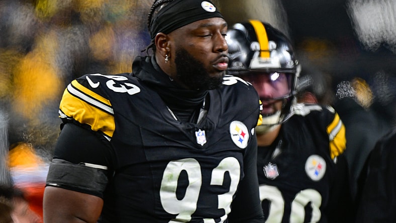 Pittsburgh Steelers DT Esezi Otomewo