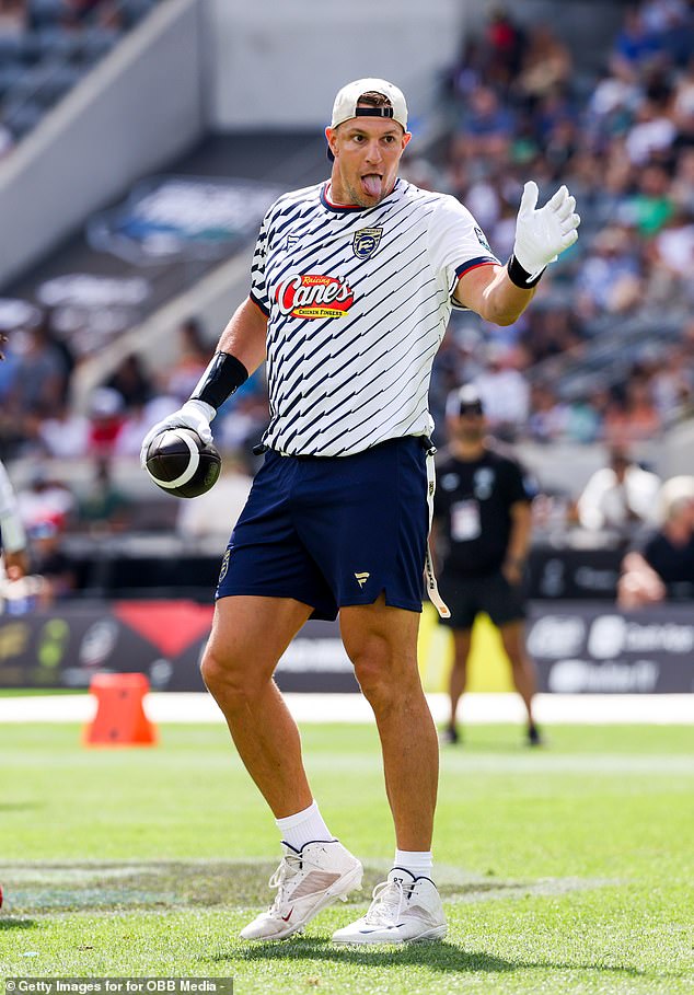 Gronkowski made one catch on a two-point conversion before exiting with a bad hamstring