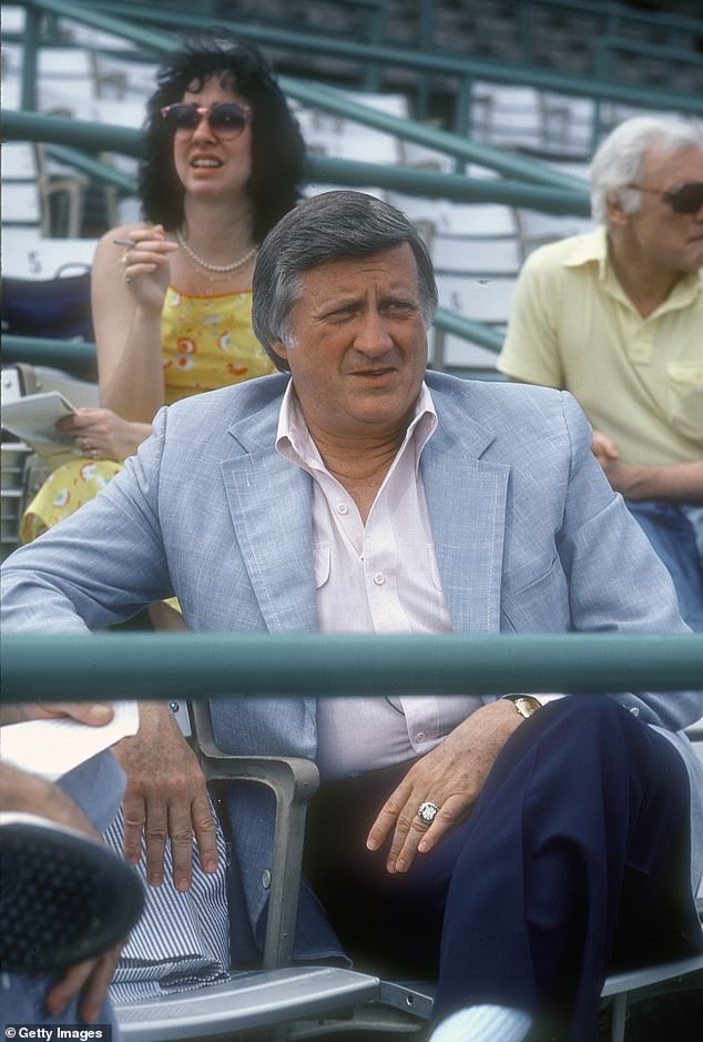 Bonds claimed he hung up the phone on George Steinbrenner, who was trying to make him the highest-paid player in baseball at the time. Ultimately Bonds decided to sign with the Giants