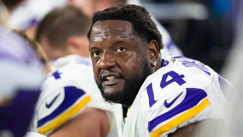Cam Robinson lines up during a Vikings playoff game against the Rams. ex-Vikings free agents 2026