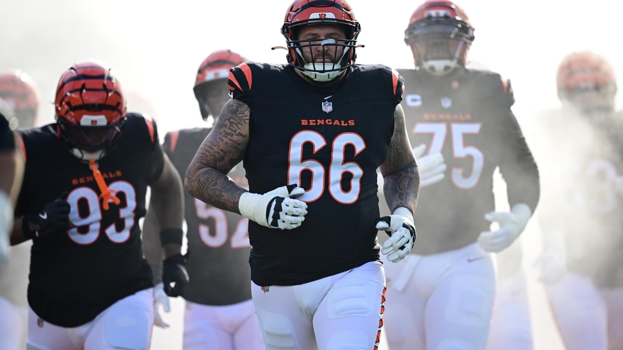 Bengals re-sign Dalton Risner to one-year deal to play right guard