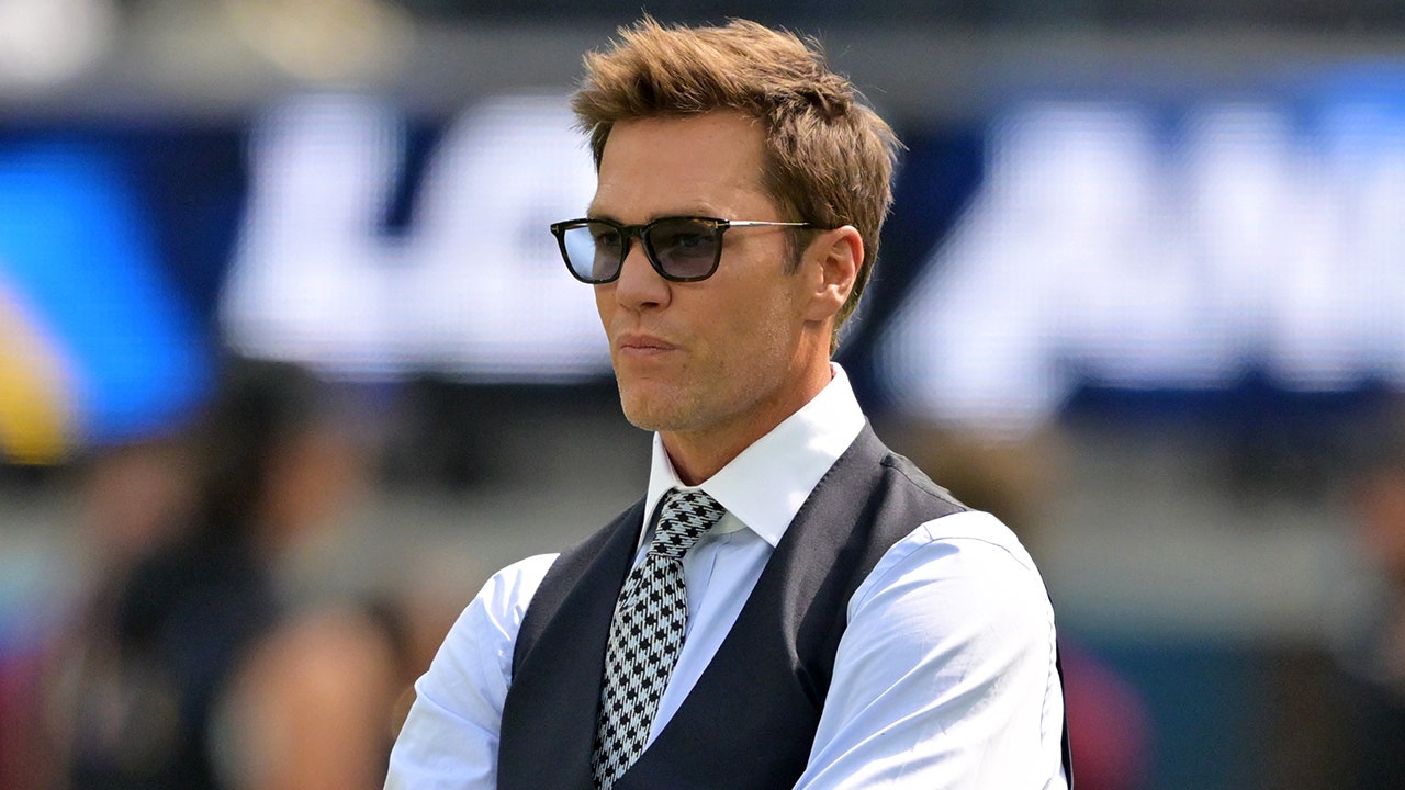 Tom Brady escalates Logan Paul feud