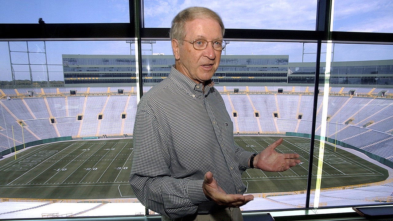 Bob Harlan, former Green Bay Packers president and CEO, dead at 89