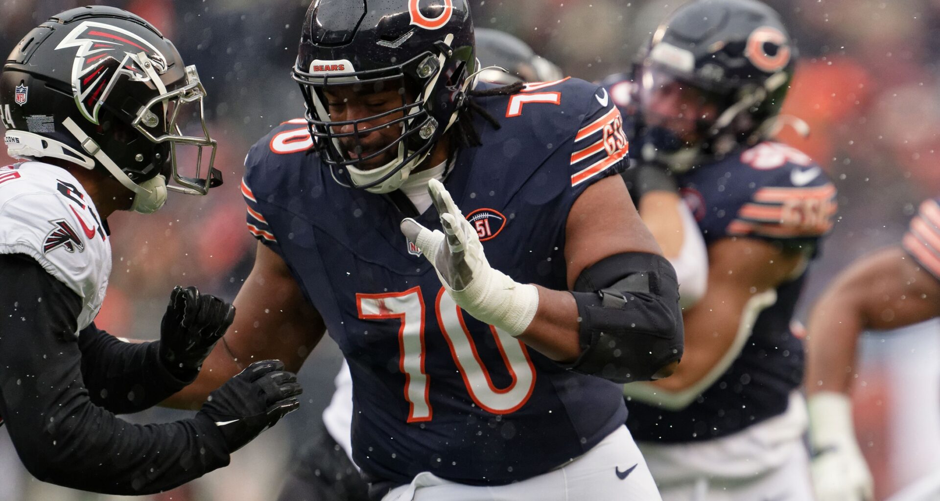 Bears Re-Signing LT Braxton Jones To One-Year Deal