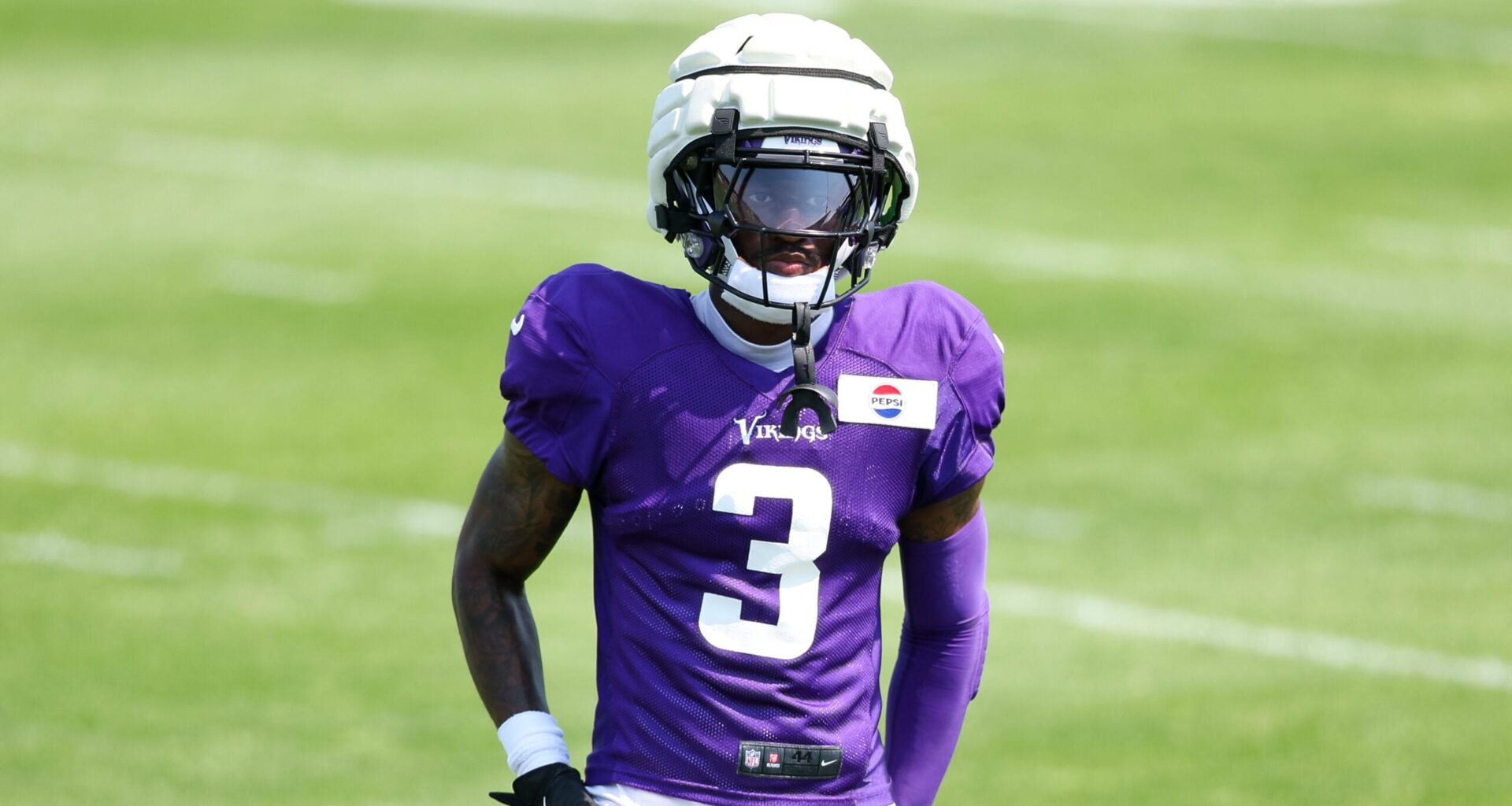 MN Vikings WR Fires Stray at Patriots CB on Social Media