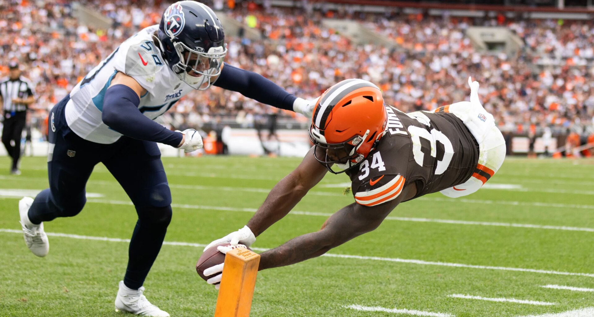 Best photos of new Commanders RB Jerome Ford