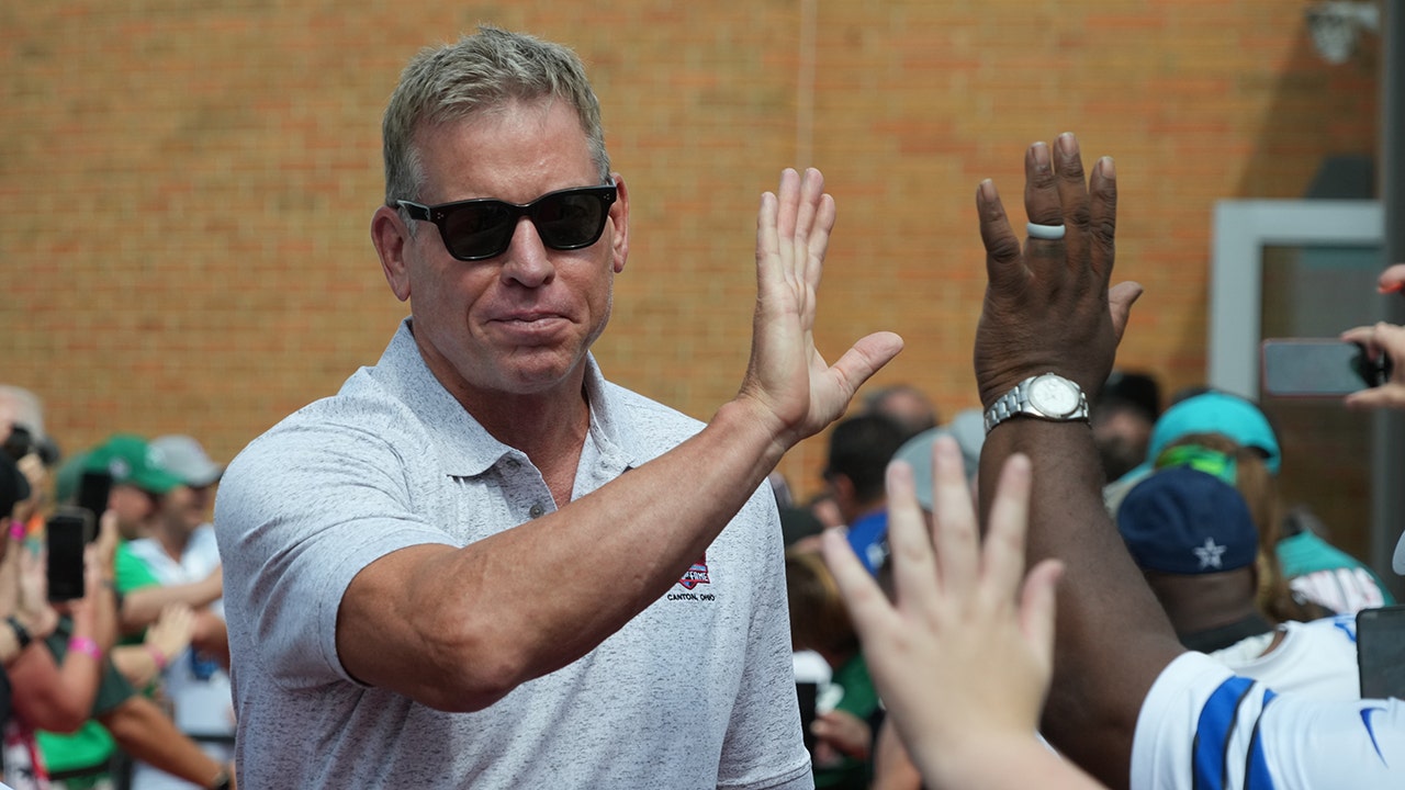 Ex-Cowboys star Troy Aikman talks reason for spate of early season injuries