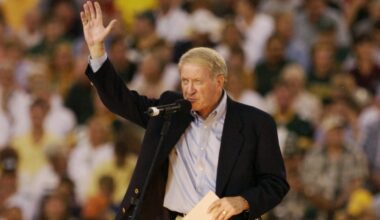 Packers will add Bob Harlan's name on Lambeau Field facade next season