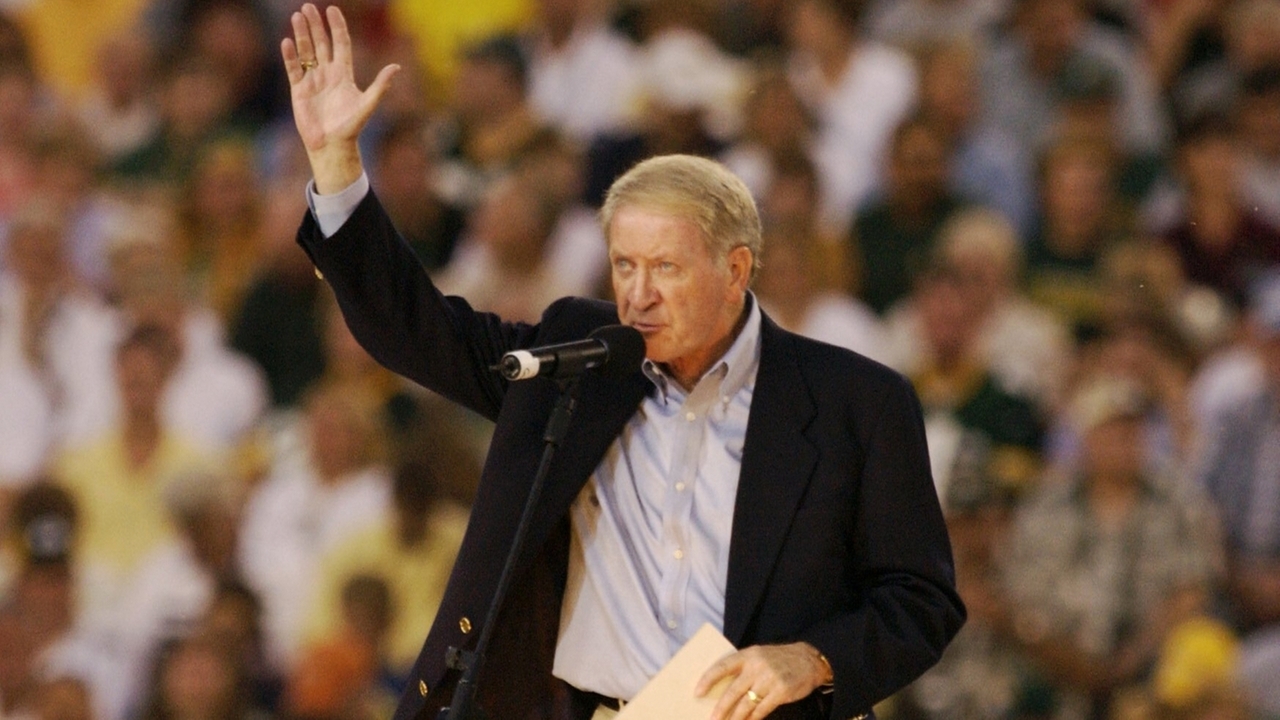 Packers will add Bob Harlan's name on Lambeau Field facade next season