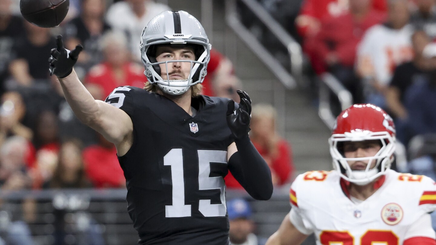 Kenny Pickett says he's similar to Bryce Young, and the right fit to be his backup