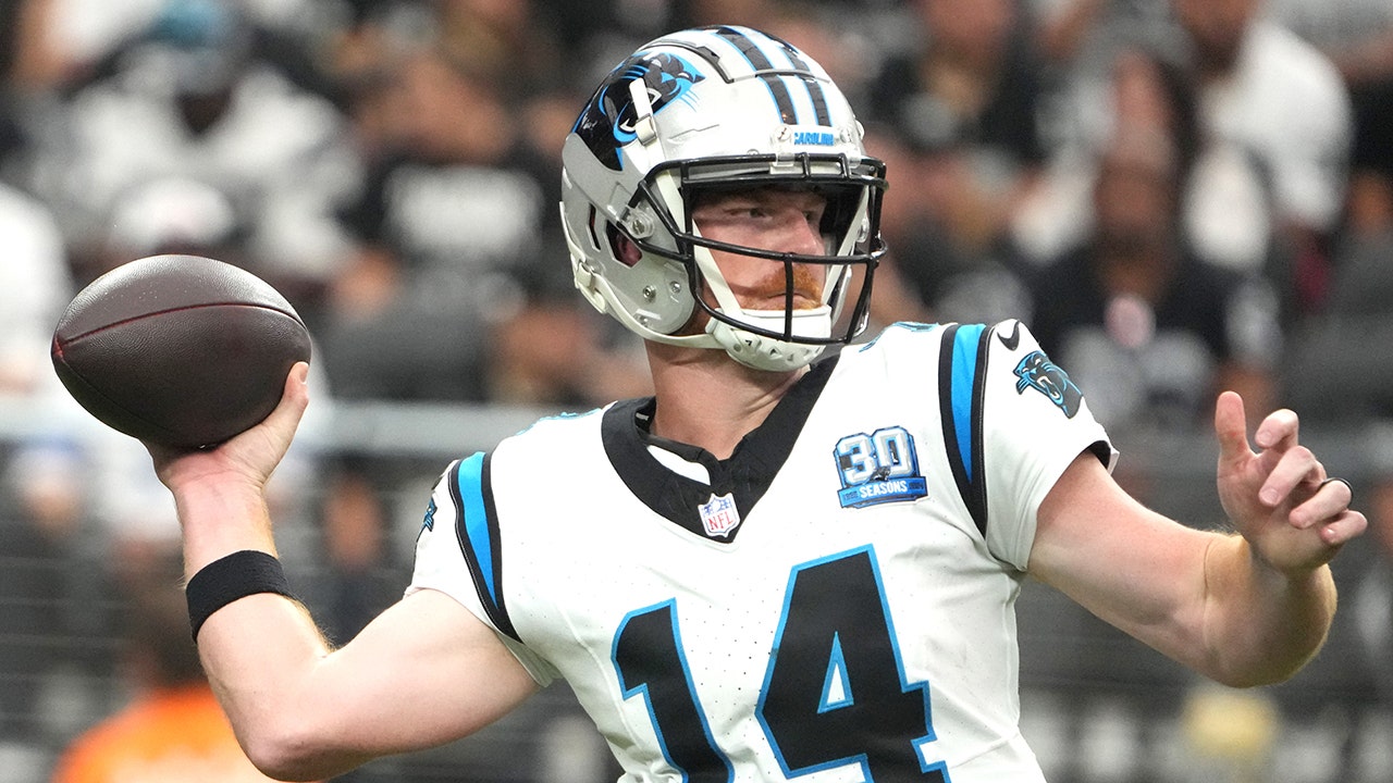 Eagles acquire veteran Andy Dalton as backup quarterback to Jalen Hurts