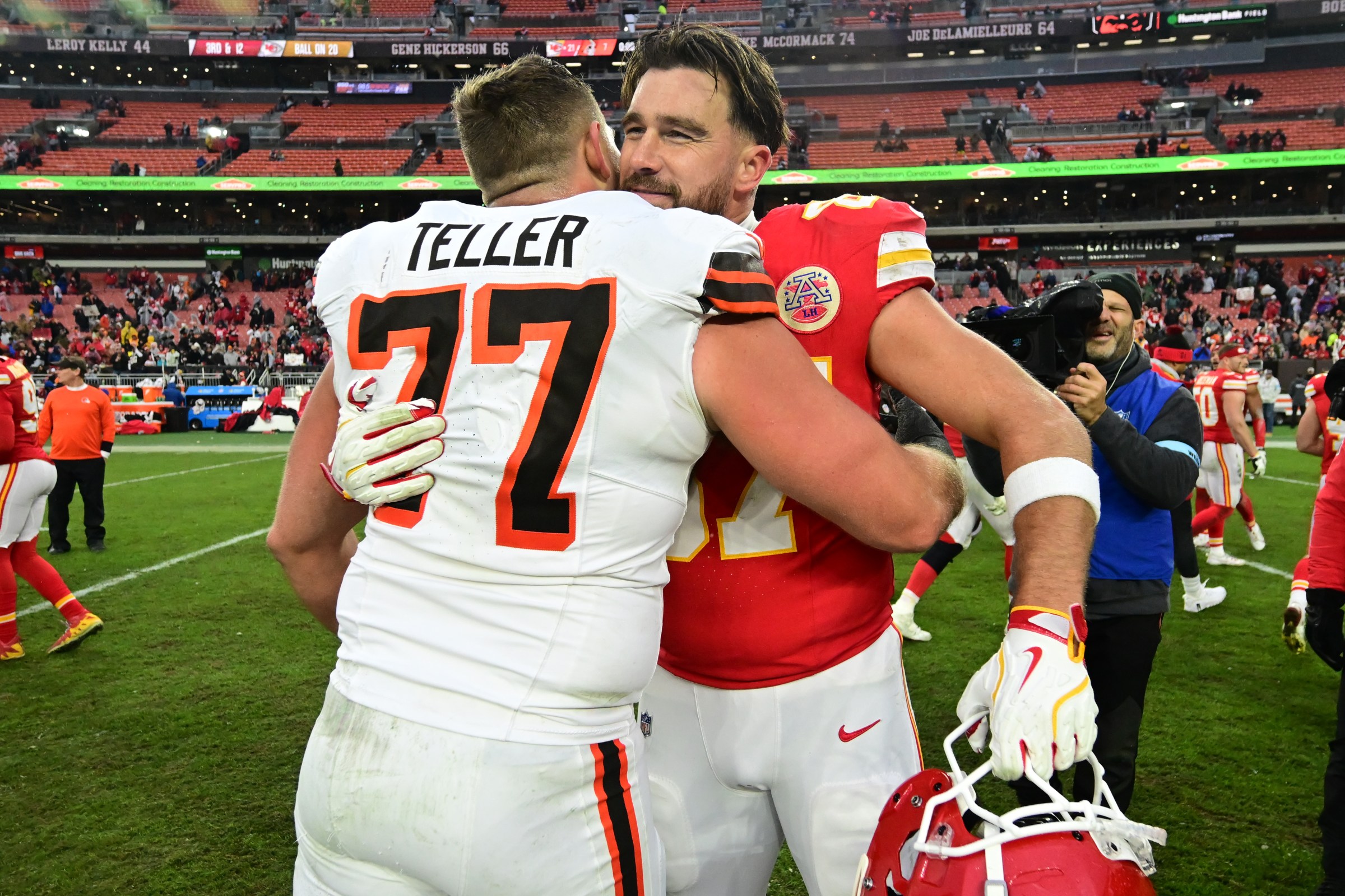 Daily Dawg Chow 3/18; Browns bring back CB Avery, say goodbye to Teller