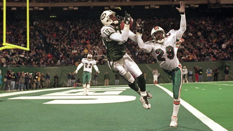 Keyshawn Johnson of the Jets catches a touchdown as Sam...