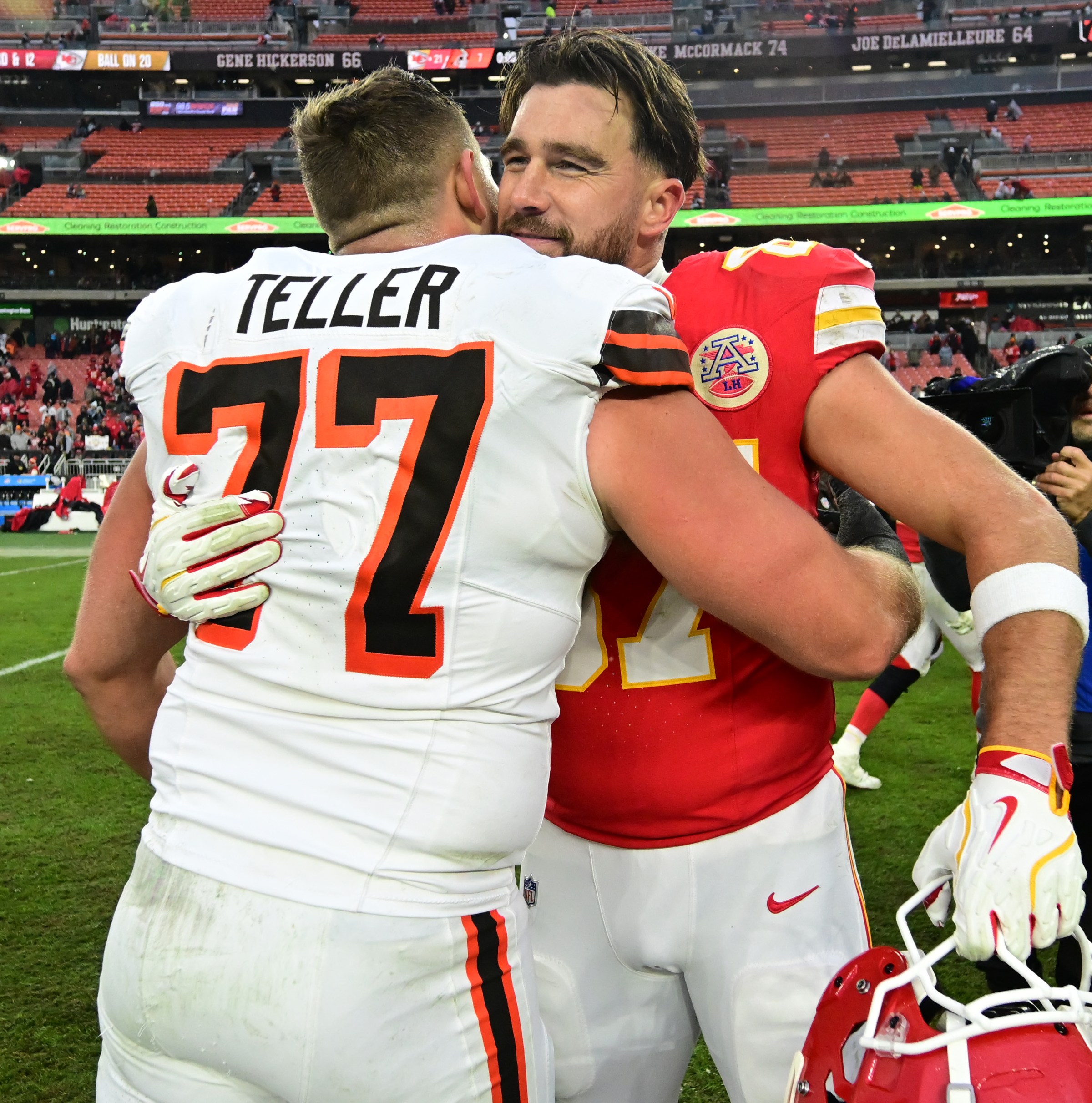 Daily Dawg Chow 3/18; Browns bring back CB Avery, say goodbye to Teller