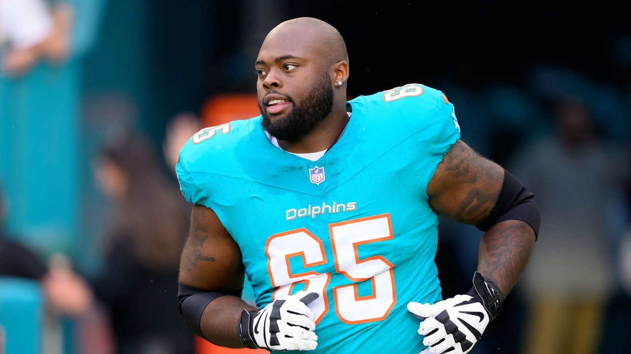 The 49ers agree to a deal with free agent guard Robert Jones, AP source says