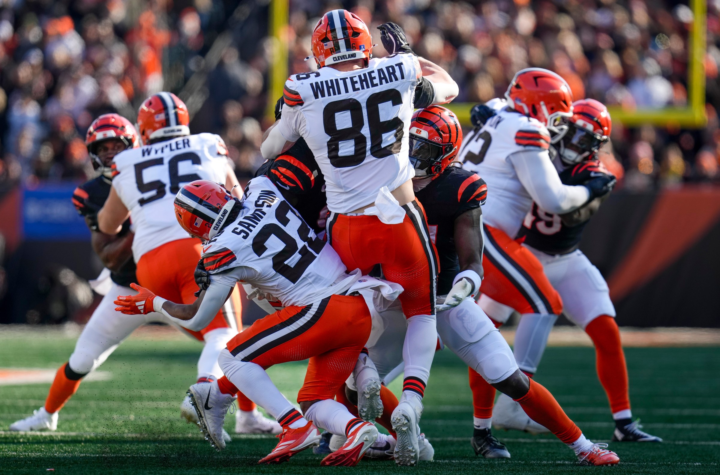Daily Dawg Chow 3/24; BREAKING - Browns bring back TE Blake Whiteheart
